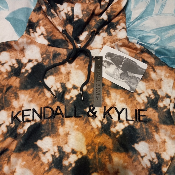 Kendall +Kylie Hoodie - Picture 4 of 6